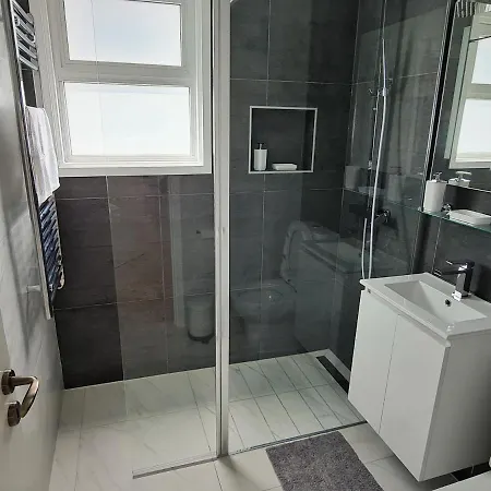 Easystay Two Bedroom Appartement *