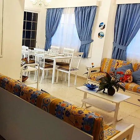 Easystay Two Bedroom Appartement *